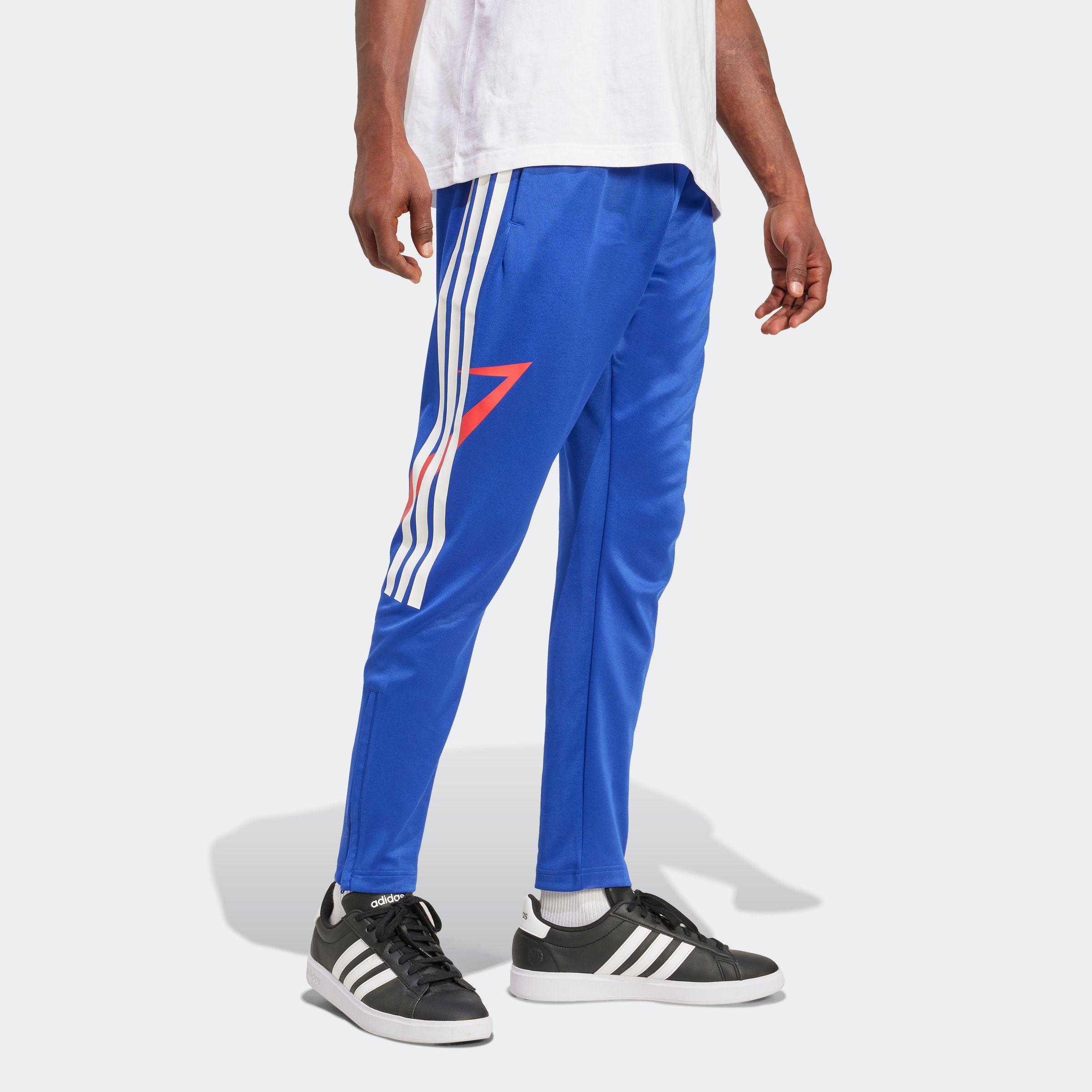 Sporthose ADIDAS SPORTSWEAR "HOUSE OF TIRO NATIONS PACK", Herren, Gr. S, N-Gr, weiß (semi lucid blau, pure ruby, weiß), Obermaterial: 70% Polyester, 30% Baumwolle, Hosen Sporthose