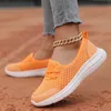 Frühlingsfuß Lazy Shoes One-Foot Casual Damenschuhe Mutterschuhe Low-Top-Wanderschuhe mit flacher Sohle Bequeme atmungsaktive