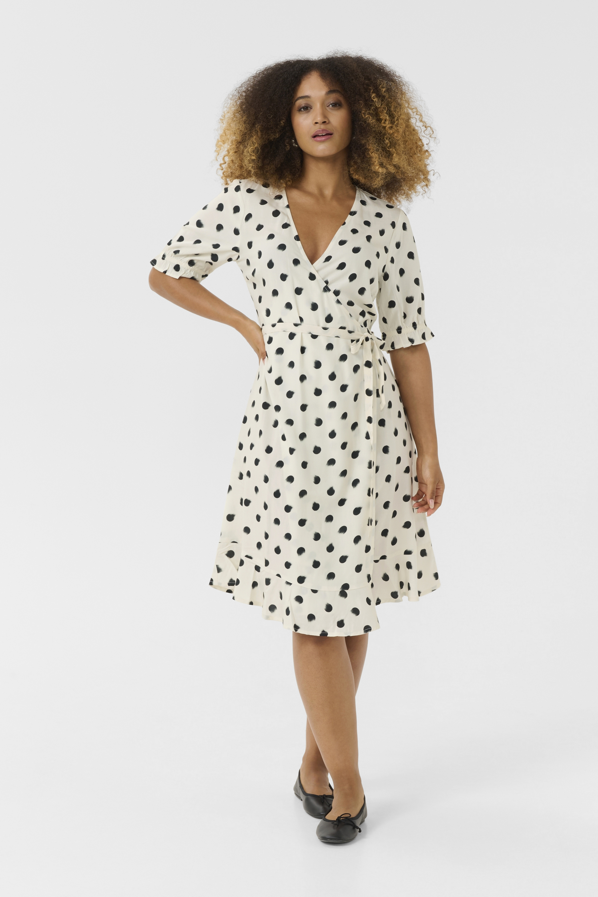 Kleid Feminine white black Image