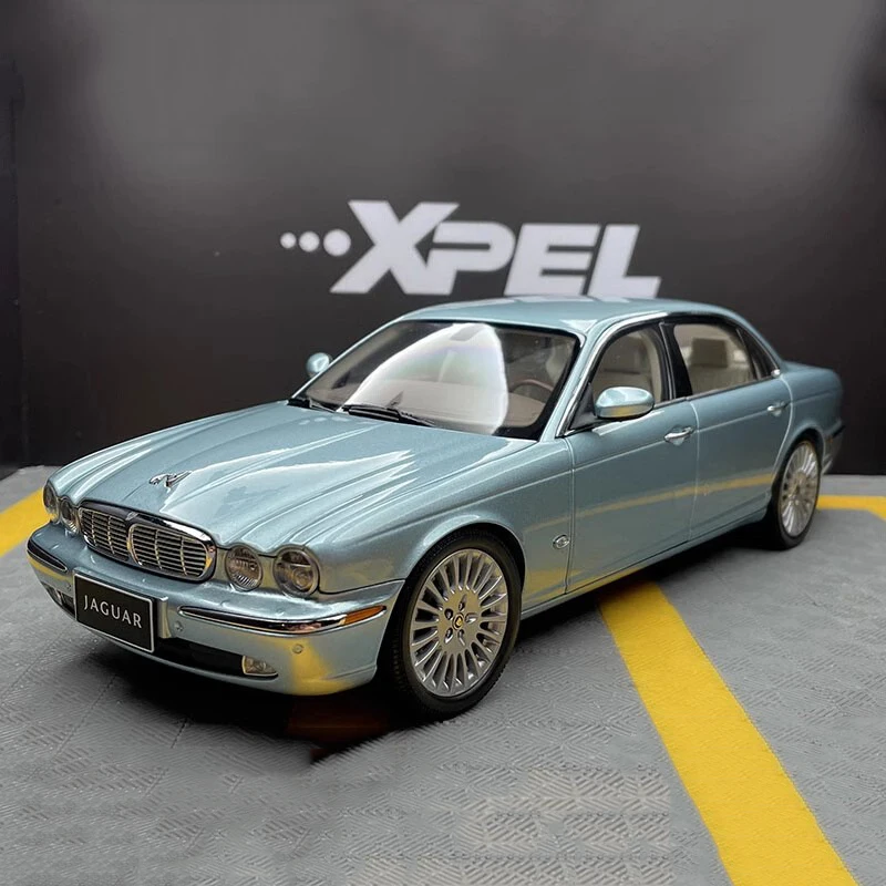 ALmost Real 1/18 für Jaguar XJ6 (X350) statisches Automodell aus Legierung Image