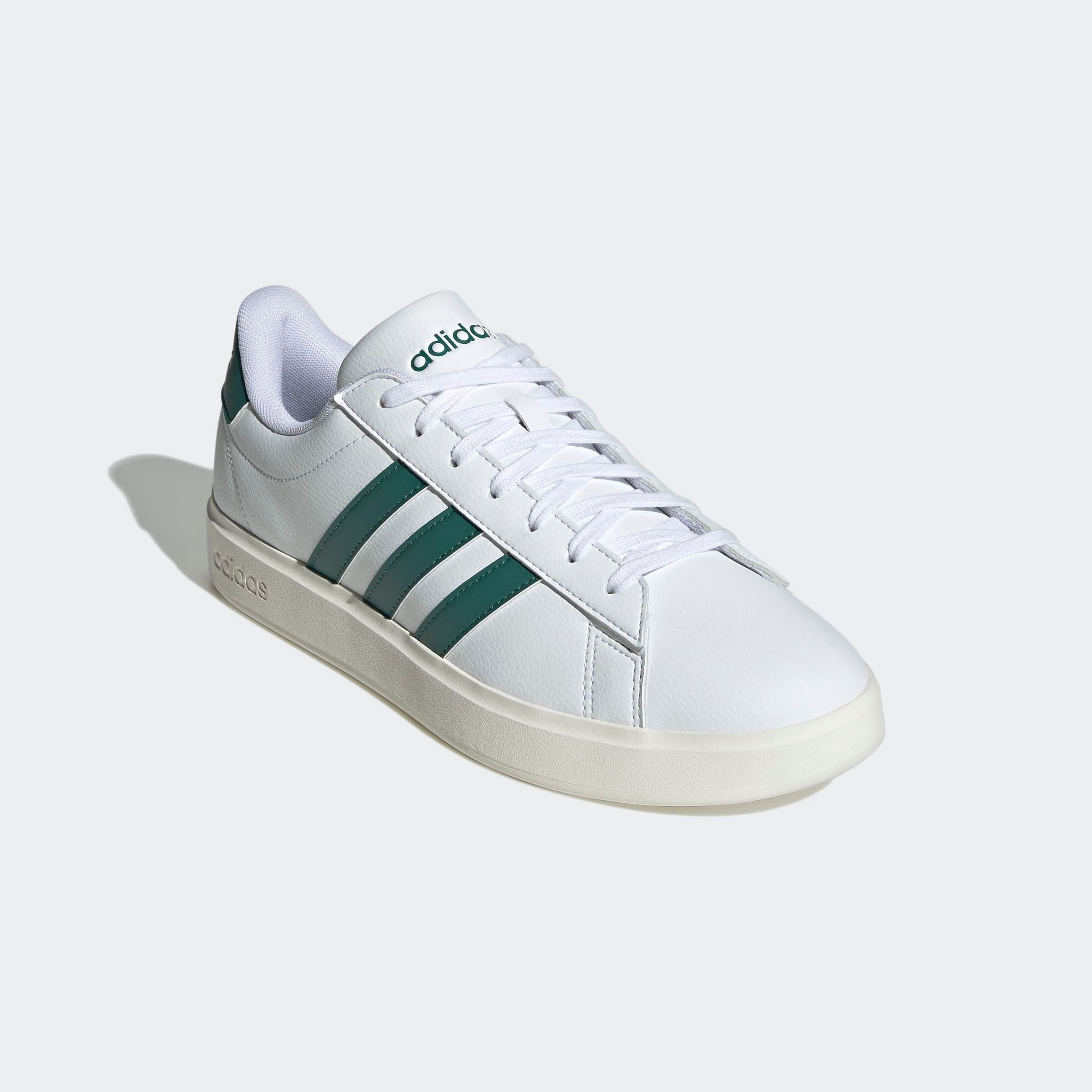 Sneaker ADIDAS SPORTSWEAR "GRAND COURT CLOUDFOAM COMFORT", Herren, Gr. 46, weiß (cloud weiß, collegiate grün, core weiß), Synthetik, Schuhe Sneaker, Design auf den Spuren des adidas Superstar