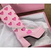 Dame rosa Herzform gedruckt Design Mary Janes Stiefel Plattform klobige Ferse Seite Reiß verschluss Schuhe Größe 35-46 neu ankommen Runway Stiefel