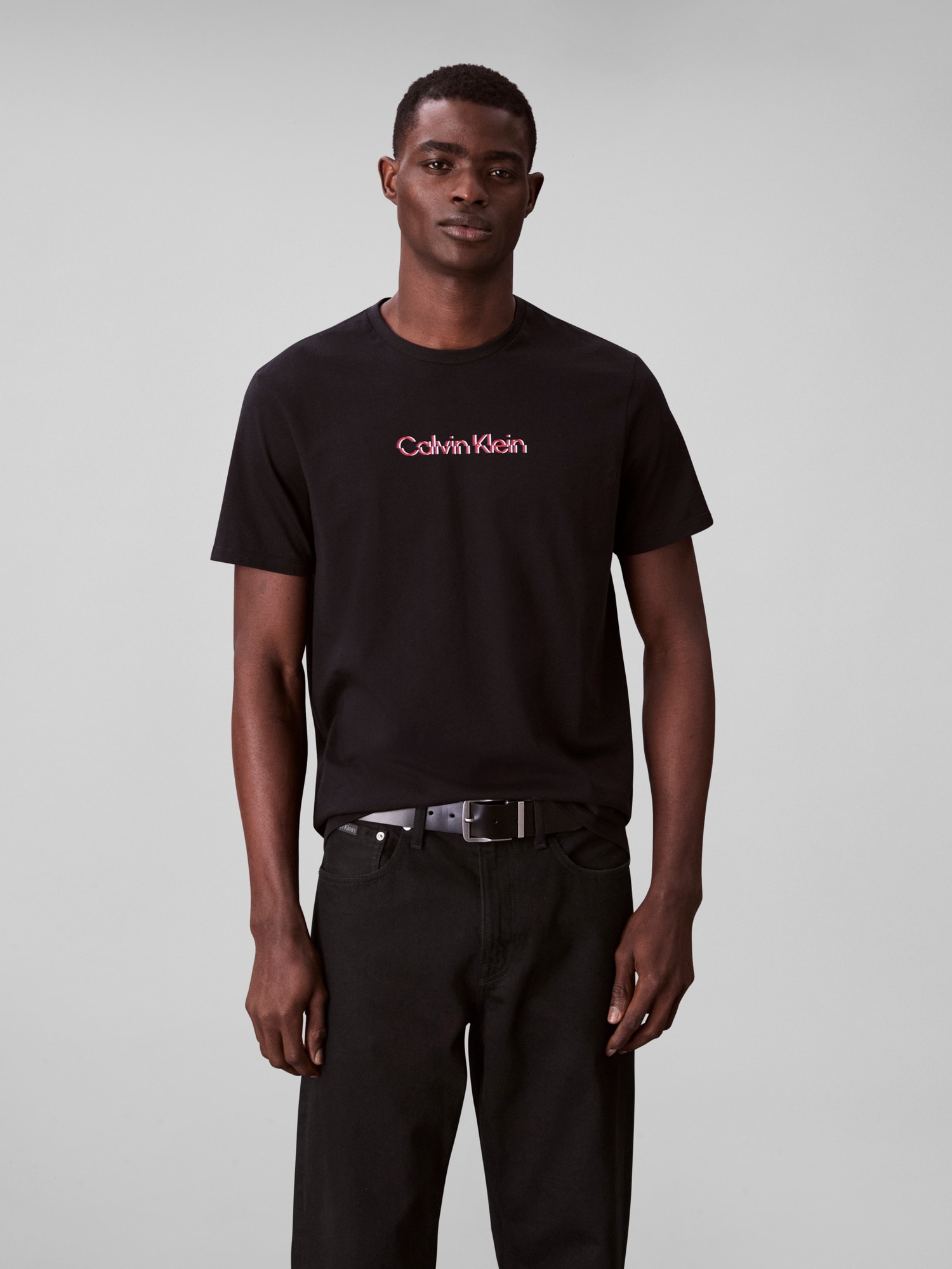 T-Shirt CALVIN KLEIN JEANS "SS GLITCHED LOGO EU CLASSIC TEE", Herren, Gr. S, schwarz, Single Jersey, Obermaterial: 100% Baumwolle, unifarben, regular fit normal, Rundhals, eingesetzt abgesteppte Kante, Shirts, Mit Rundhalsausschnitt Image