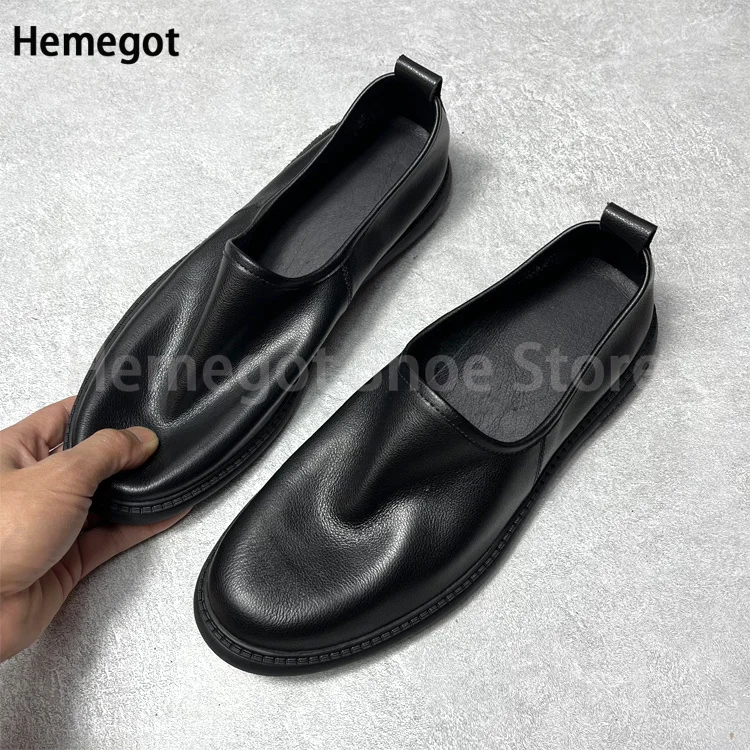 Schwarze Leder-Slip-On-Loafer, solide flache Herrenschuhe, verschleißfeste, atmungsaktive, einfarbige Freizeitschuhe, handgefertigte Herrenschuhe