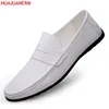 Sommer Herren Casual Leder Loafer Männer Loafer Schuhe Mode Licht Weiß Schwarz Turnschuhe Slip-On Fahren Wohnungen Große Größe 38-47