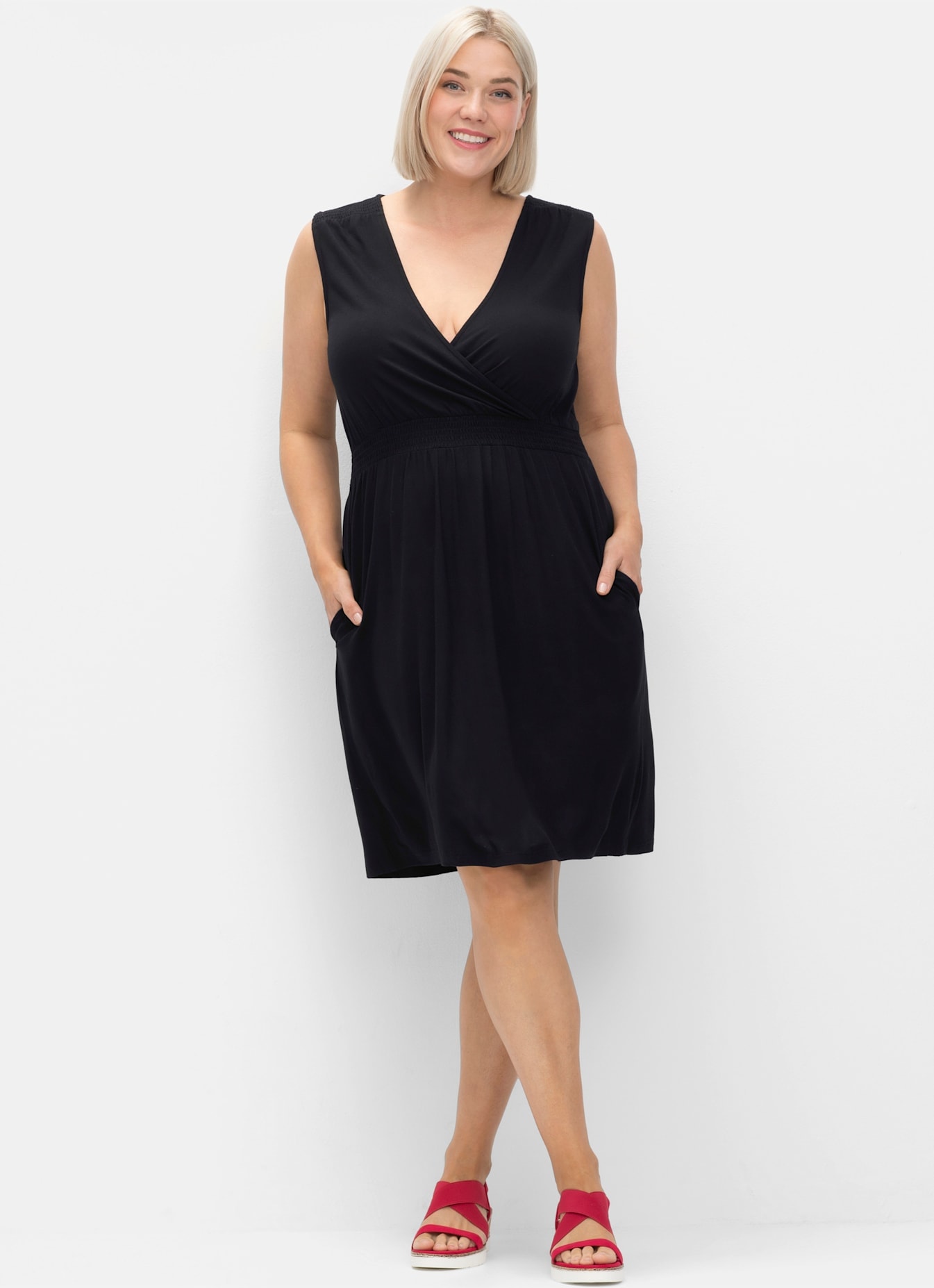 Jerseykleid SHEEGO "Jerseykleid", Damen, Gr. 48, Normalgrößen, schwarz, 95% Viskose, 5% Elasthan, unifarben, knielang, V-Ausschnitt, Kleider Image