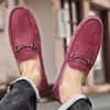 Britischer Stil, modisch, rot, Herren-Loafer-Schuhe, Größe 38–46, hochwertiges Wildleder, Freizeitschuhe für Herren, Slip-on-Fahrschuhe für Herren
