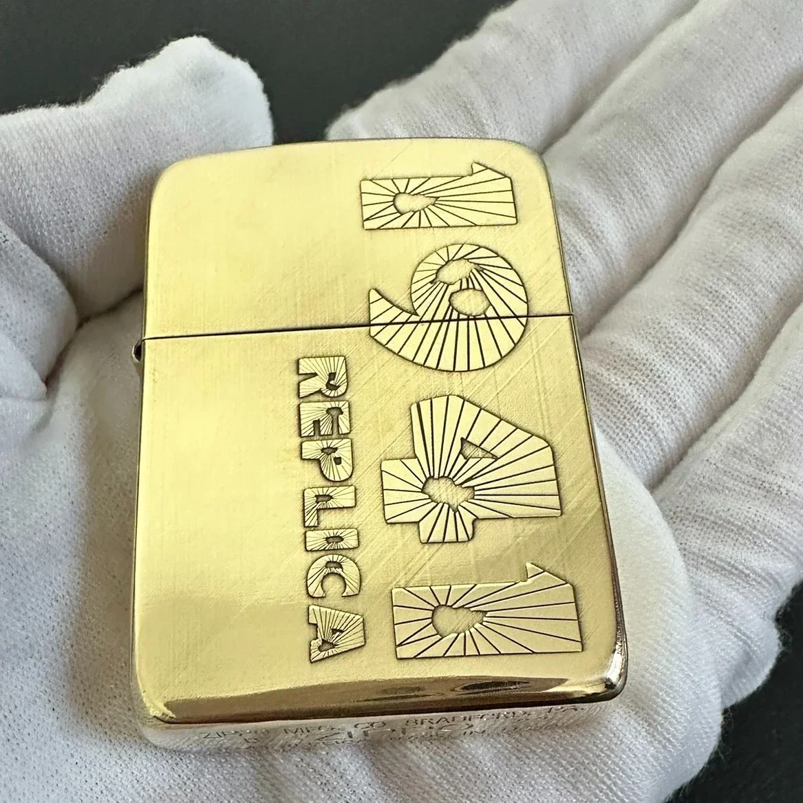 Zippo Feuerzeug Golden Brass Carving 1941 Gedenkversion Windproof Collection im Karton Image