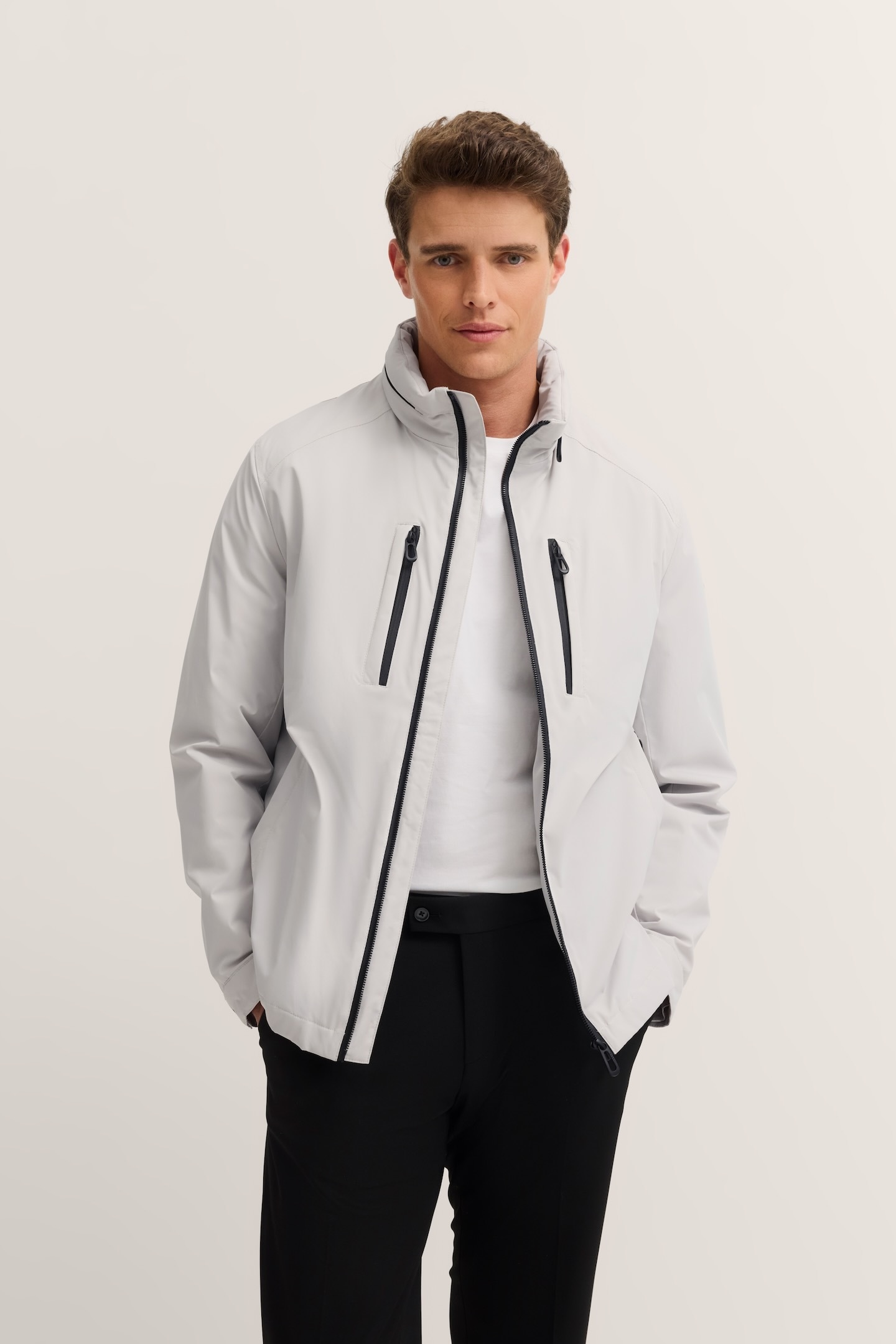 Regenjacke BUGATTI "Rainseries", Herren, Gr. 50, beige (20, ecru), 100% Polyester, unifarben, regular fit, Manschette, Jacken Regenjacke, Regular Fit mit Kapuze & Stehkragen