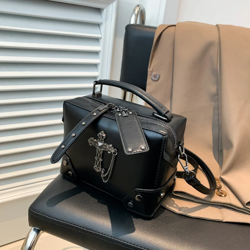 Frauen Gothic Punk Platz Kleine Umhängetasche Handtasche mit Top Griff Schädel Kreuze Kette PU Leder Schulter Dame Tasche Handtasche Geldbörse Image