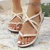 Sommer Neue Flip Toe Casual Flache Sandalen frauen Neue Woven Abdeckung Fuß Weiche Sohle Nicht-Slip Römischen Strand schuhe Plus Größe