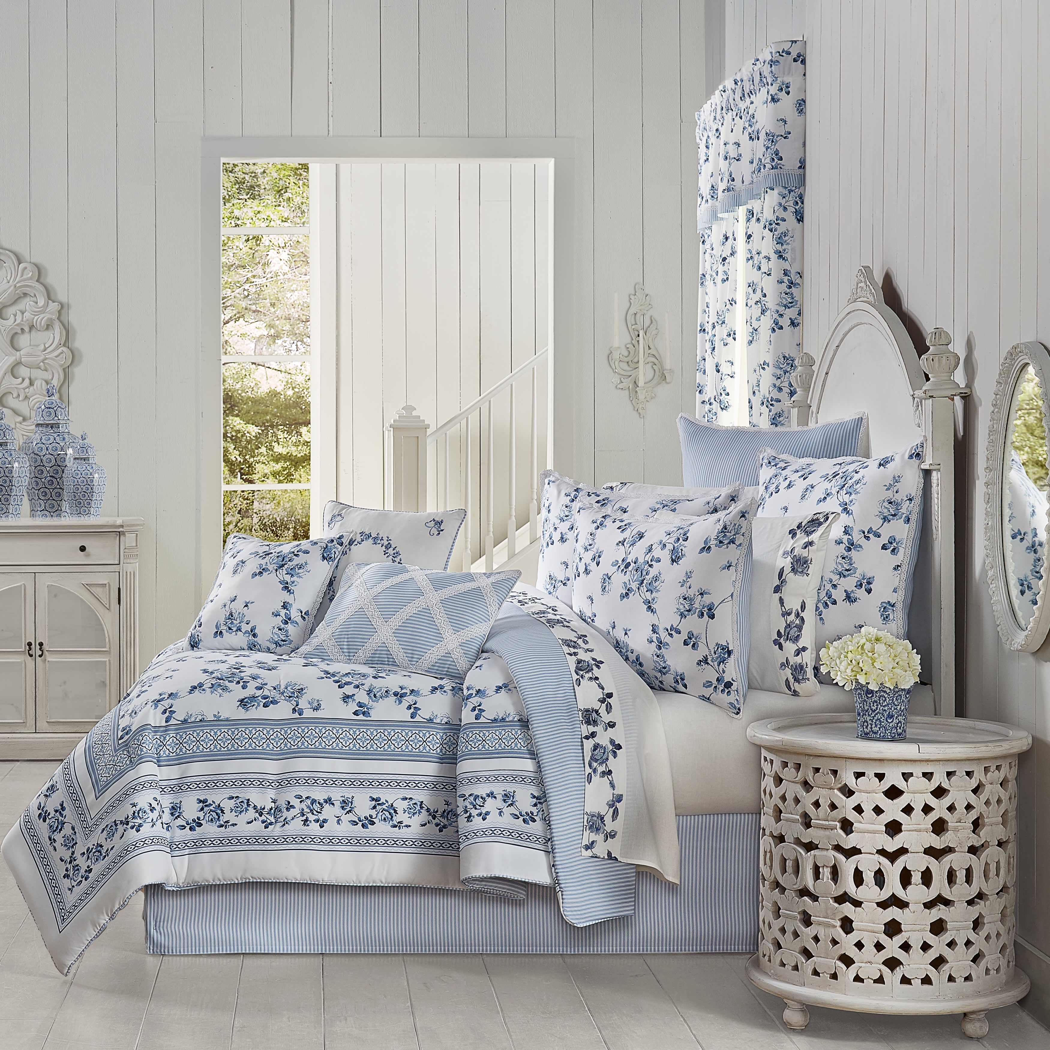 Rialto 4 Piece Comforter Set by Royal Court in French Blue (Size KING)