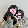 Plüsch Big Love Rosa Kaninchen Loch Schuhe Schnalle Abnehmbare 3D Nette Schuhe Blume Hausschuhe Zubehör Dekoration
