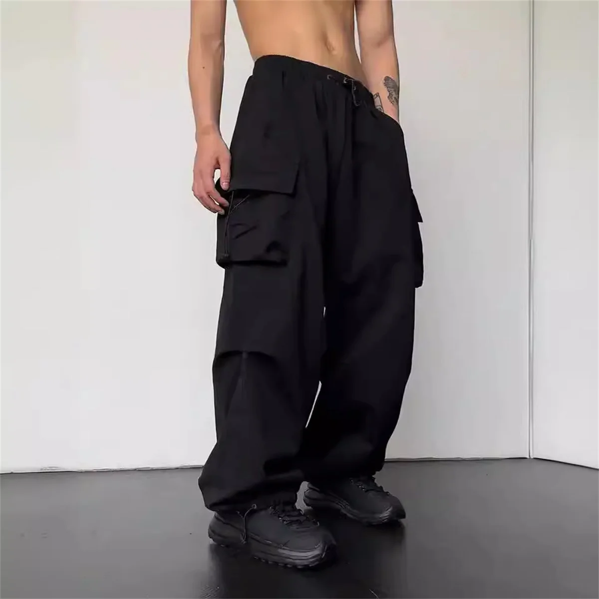Schwarze Hip-Hop-Cargohose für Herren, lässig, Sommer, solide Hose mit mehreren Taschen, coole Bänder, Techwear, Hip-Hop-Jogginghose für Jungen