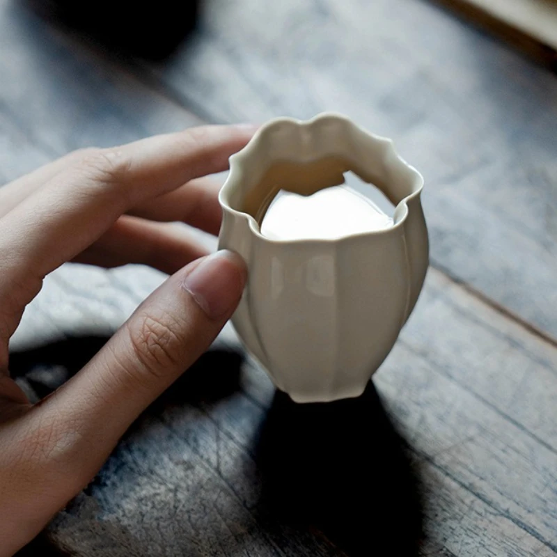Antike schlichte weiße Lotus-Teetasse, antike Pflanze, Asche, Blütenblatt, riechende Tasse, Haushalt, Teezeremonie, Handwerk, Haupt-Einzeltasse, Keramik-Tee Image