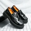 Klassische schwarze Quaste Männer Casual Lederschuhe Höhe zunehmende Loafer Mann hochwertige Business Herren Kleid Schuhe Größe 38-46