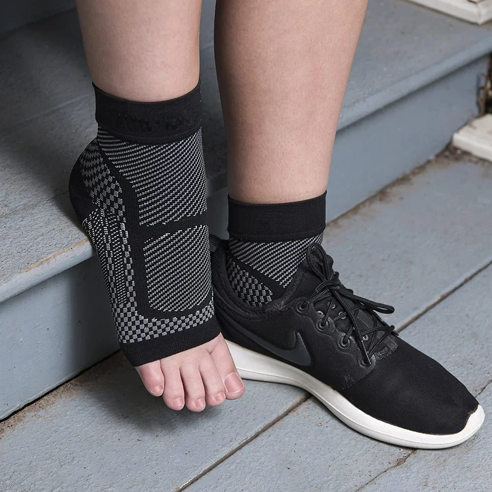 1 Paar Plantarfasziitis-Socken, Knöchelbandage, Kompressionsunterstützungsärmel und Fußsocke zur Fußgewölbeunterstützung für Achillessehnenentzündung, Fersenschmerzen Image