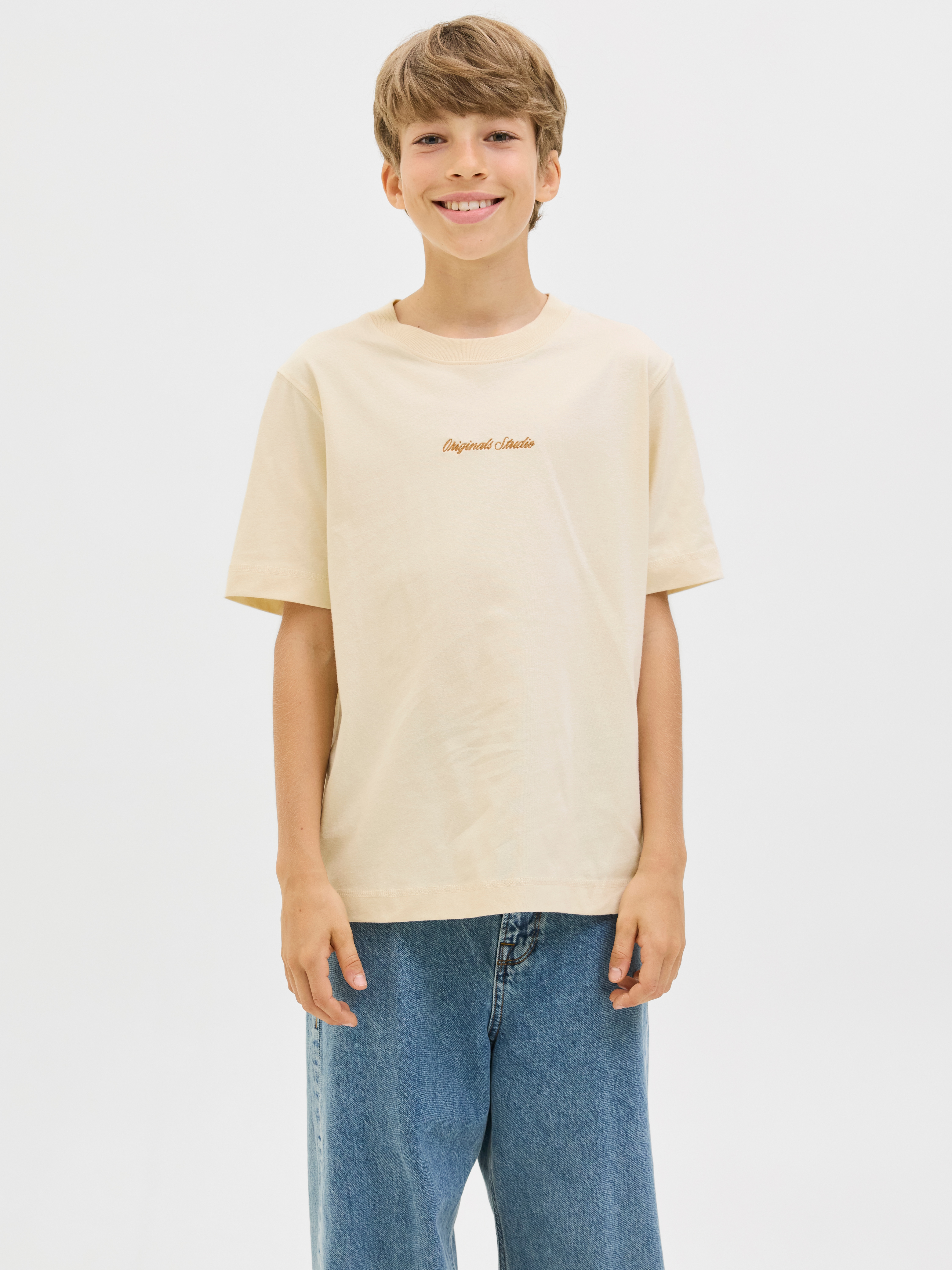 T-Shirt JACK & JONES JUNIOR "JORNORREBRO EMB TEE SS CN NOOS JNR", Jungen, Gr. 140, weiß (antique weiß), Single Jersey, Obermaterial: 100% Baumwolle, unifarben, relaxed fit normal, Rundhals, Shirts