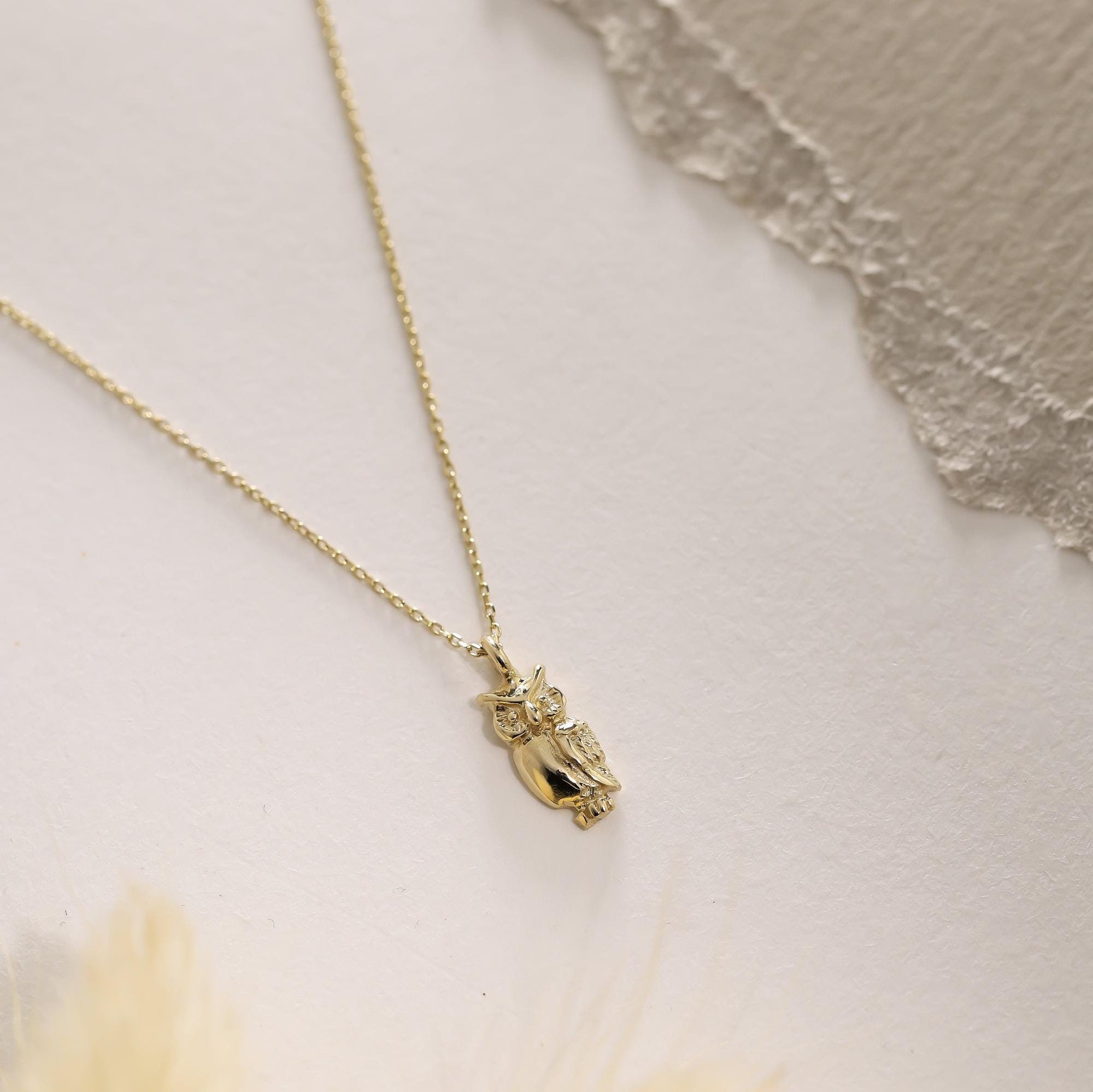 Collana con gufo in oro minuscolo / Collana con ciondolo a forma di gufo in oro massiccio 14K / Ciondolo minimalista a forma di gufo per donna / Gioie