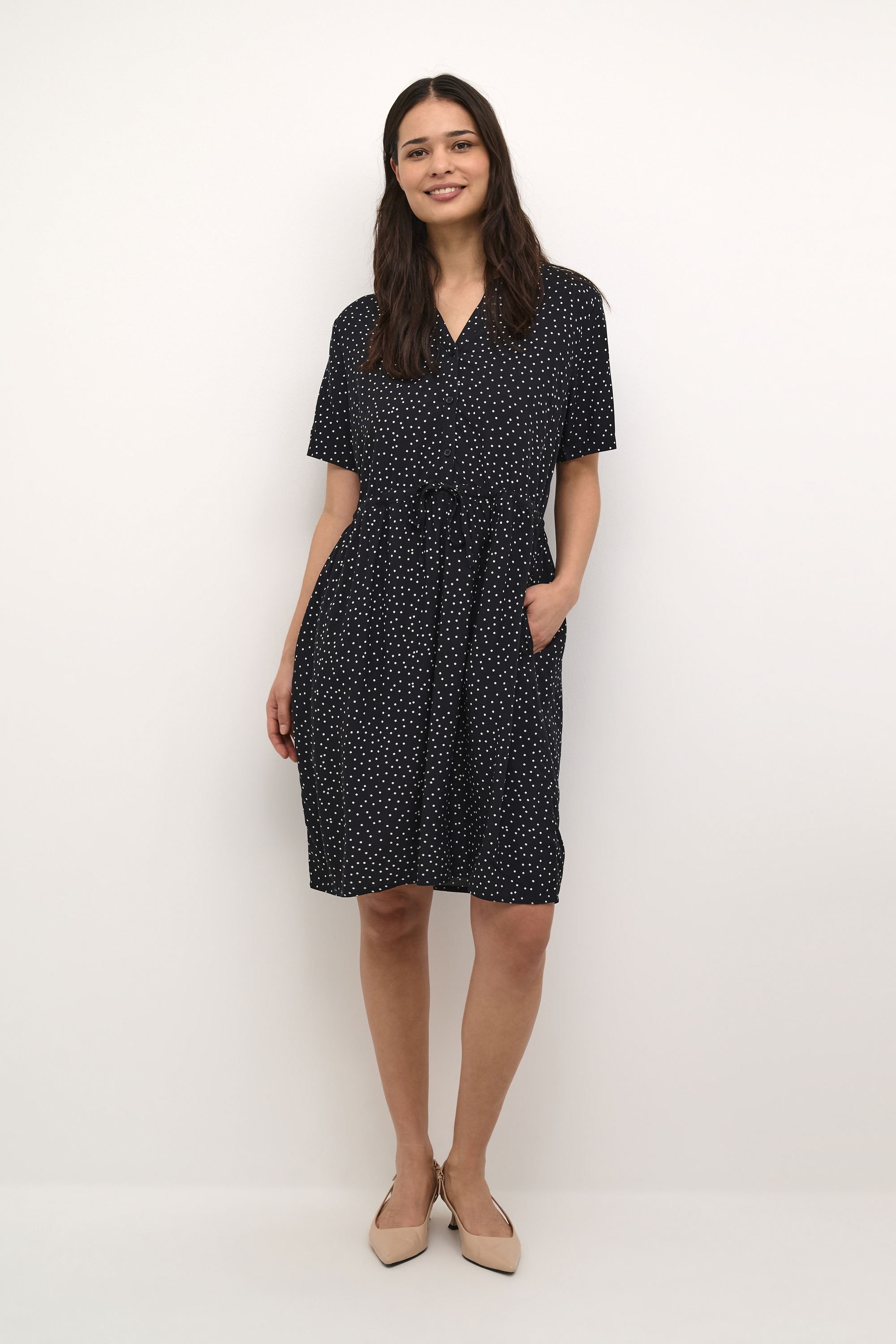 Kleid feminine Silhouette black white Image