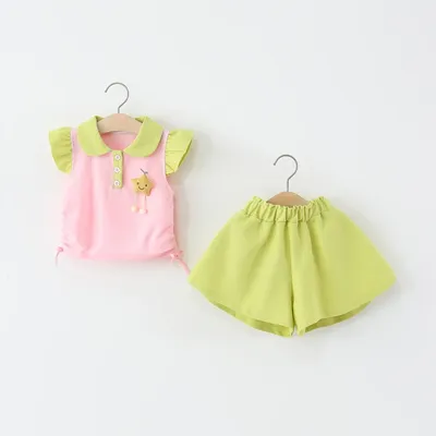 Das neue Sommer-Set für Kinder mit fliegenden Ärmeln und POLO-Shirt ist ein zweiteiliges Set, geeignet für Kinder im Alter von 0 bis 4 Jahren Image