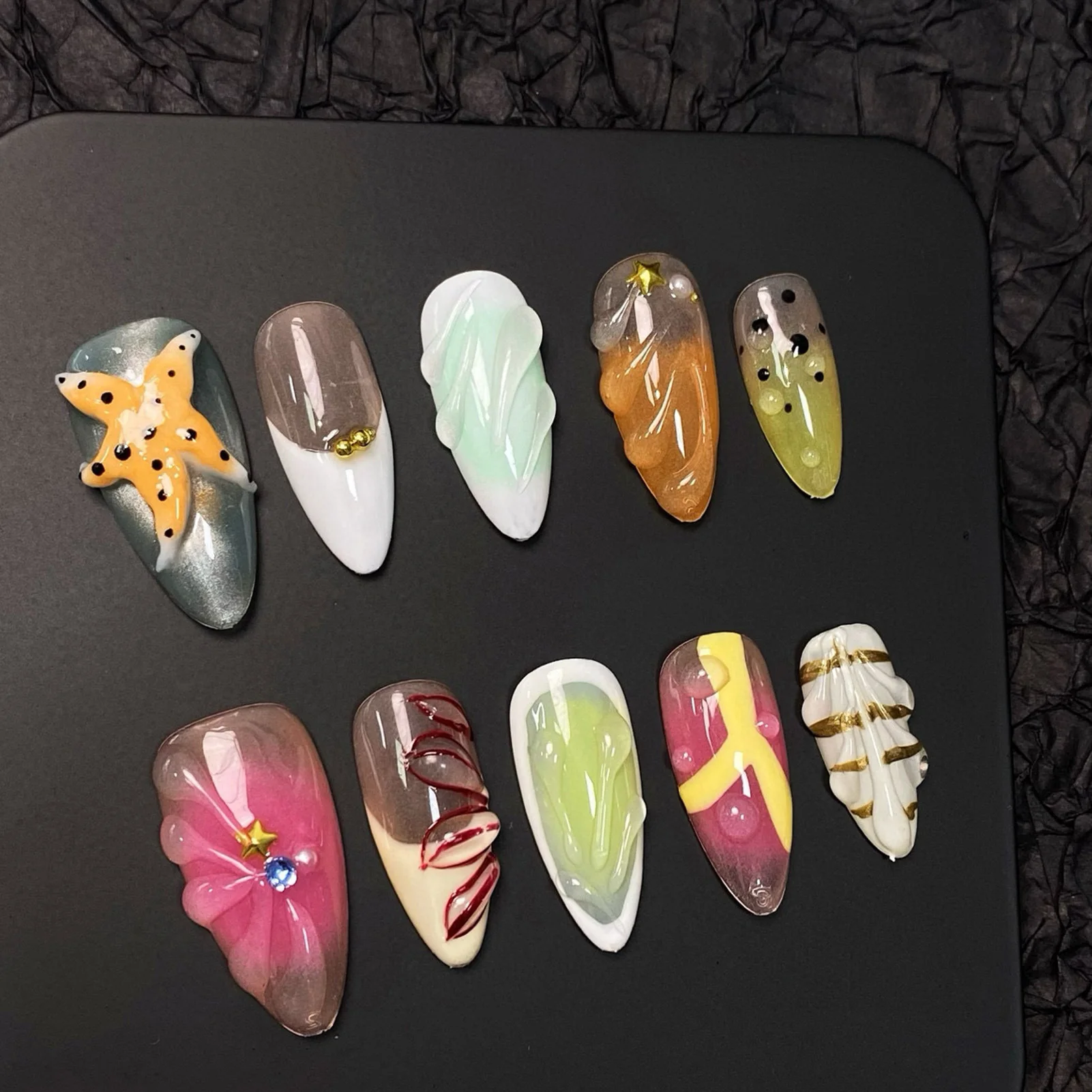 3D geschnitzte französische Mandel handgemachte falsche Nägel 10 Stück lange runde Mode gefälschte Nägel mit Phototherapie Blumen Dekor Press On Nails Image