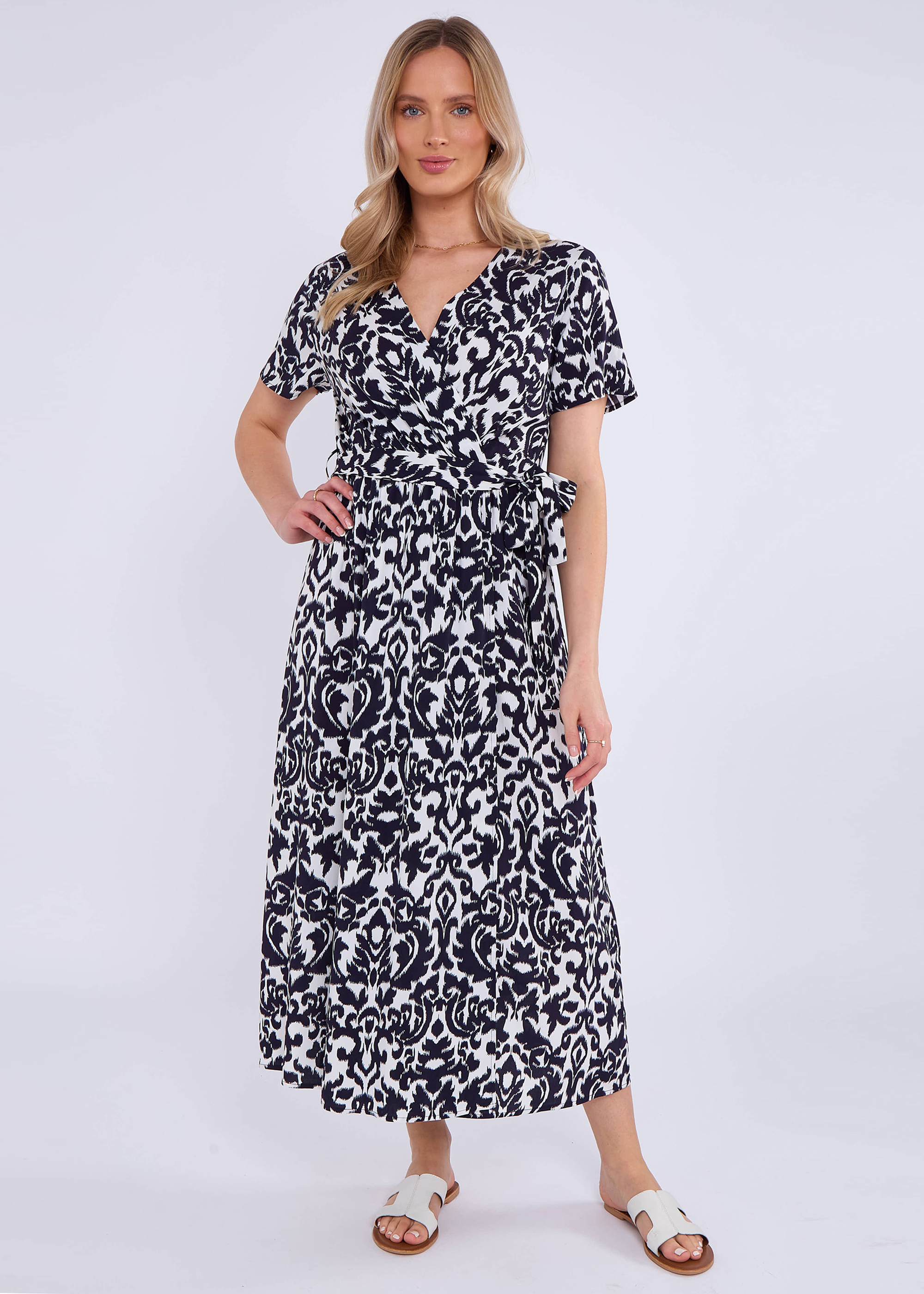 Marineblaues Midikleid mit kurzen Ärmeln und Viskosewickelung Image