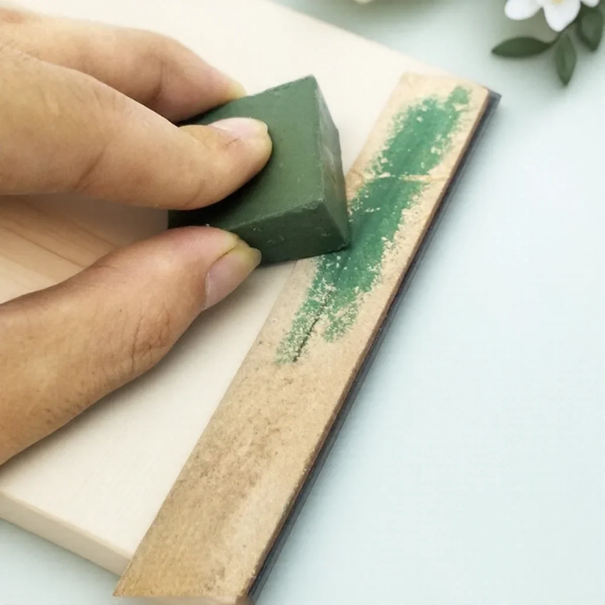 Messerschärfer aus hochwertigem Material, Leder-Honband mit Polierpaste, vielseitig und einfach zu bedienen Image