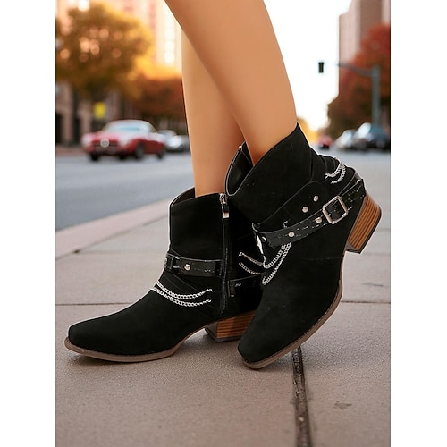 Damenstiefeletten aus braunem Wildleder mit Ketten- und Gürteldetail – trendige Stiefeletten im Westernstil mit klobigem Absatz für die Freizeit und Herbstausflüge Image