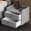 Comodino imbottito con 2 cassetti, con paraspruzzi, con maniglie in metallo, MDF, velluto, comodini grigi per camera da letto