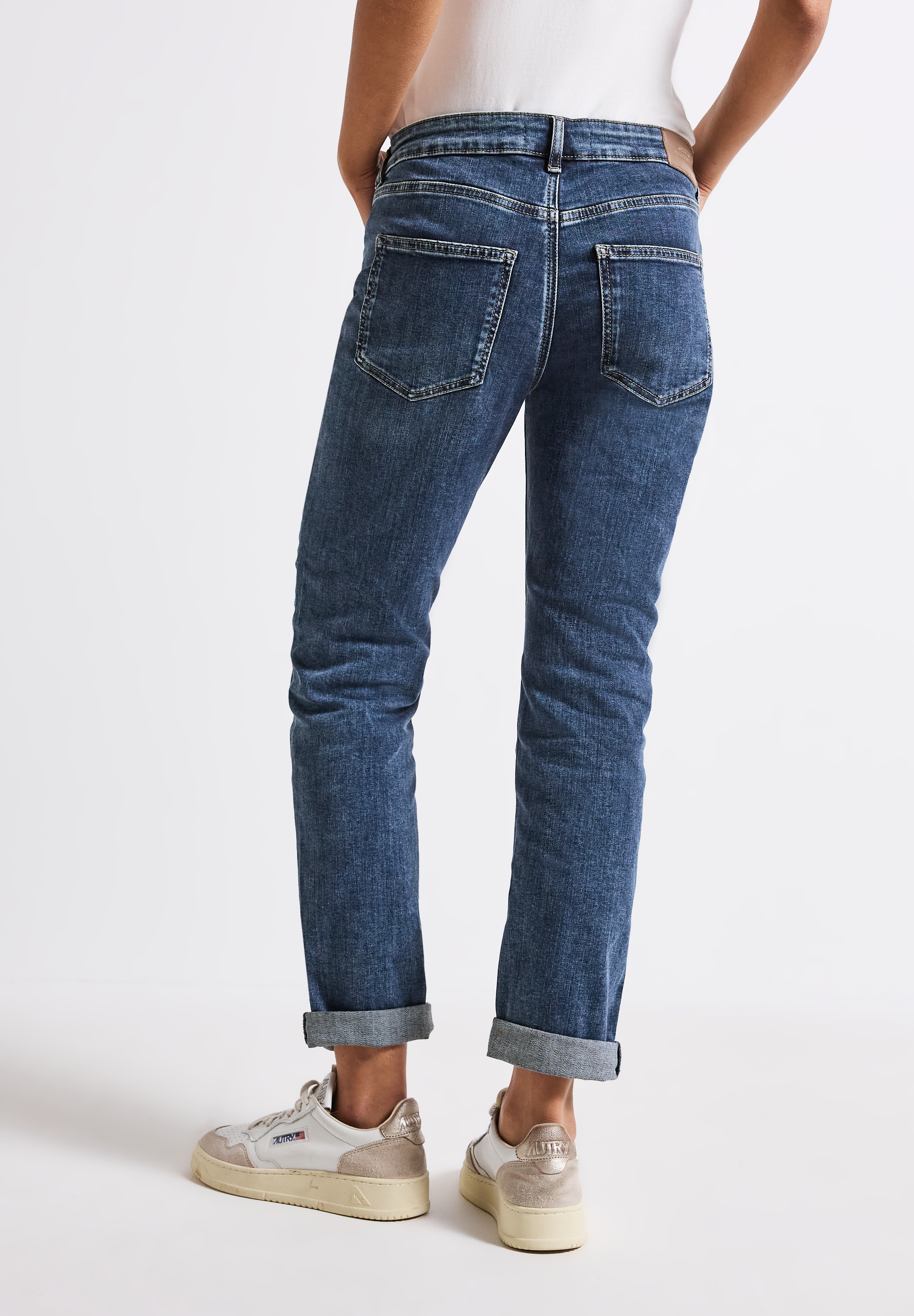 Loose-fit-Jeans STREET ONE, Damen, Gr. 32, Länge 30, blau (mid blau random washed), Jeans, 79% Baumwolle, 15% Polyester, 4% Elastomultiester, 2% Elasthan, unifarben, lang, Jeans, Middle Waist Image