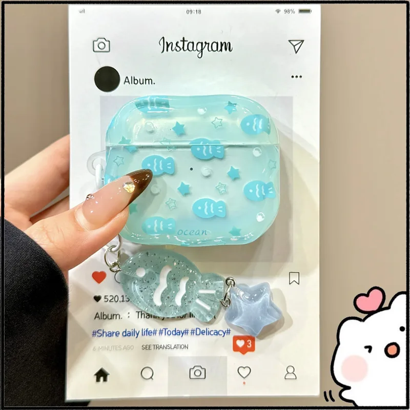 Cartoon Blue Fish Lanyard Airpods4 Hülle Geeignete Apple Bluetooth Schutzhülle für tragbare Audio-Video-Geräte der 3. Generation Image