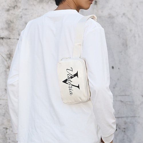 Personalisierte weiße Umhängetasche mit Namen und individuellen Initialen, minimalistisches Modeaccessoire für jeden Tag – einzigartiges individuelles Geschenk für Freunde Image