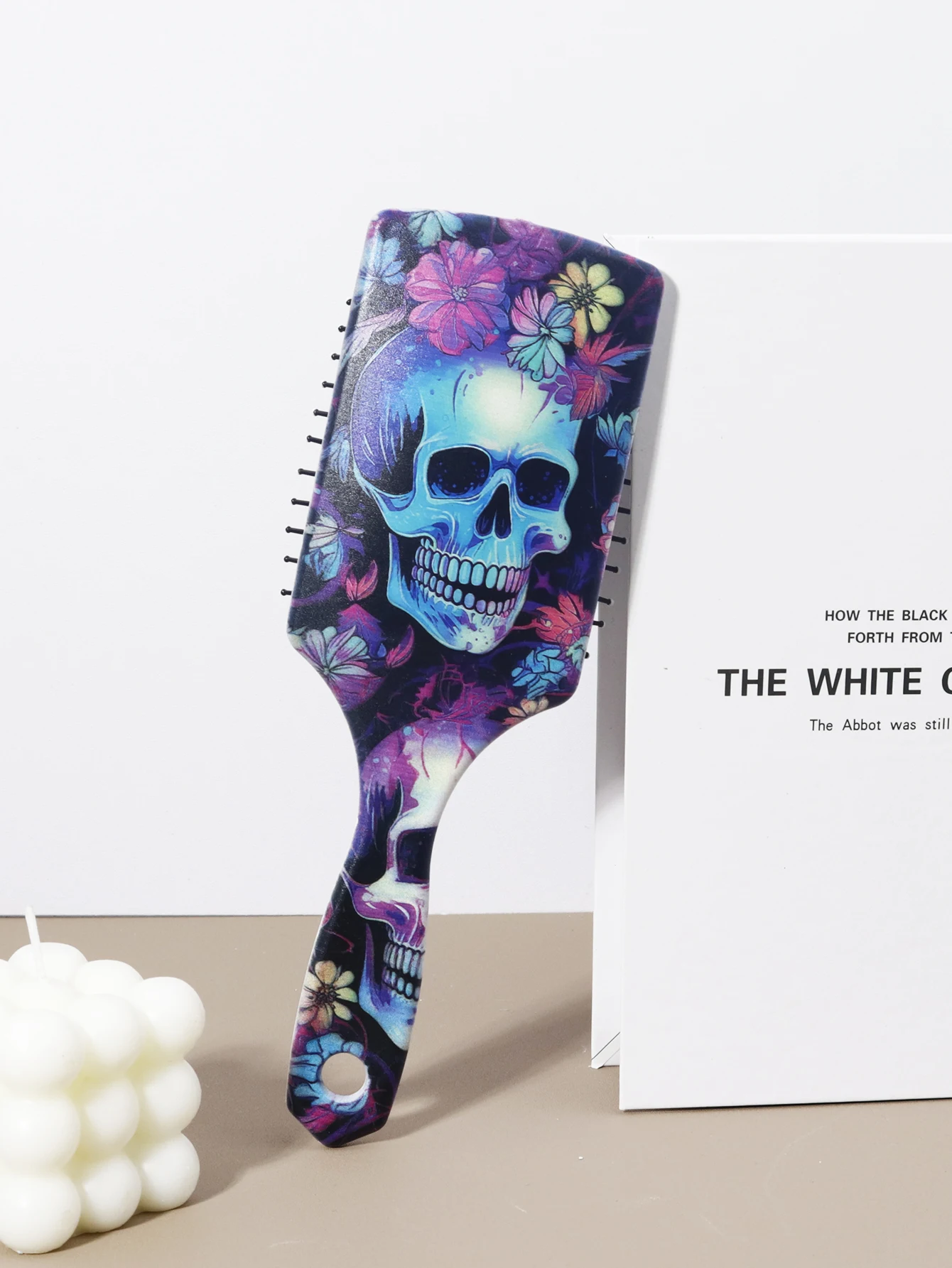 1 Stück Luftpolster-Haarbürste für Damen mit Totenkopf- und Blumenmuster – buntes Design, geeignet für alle Haartypen Image