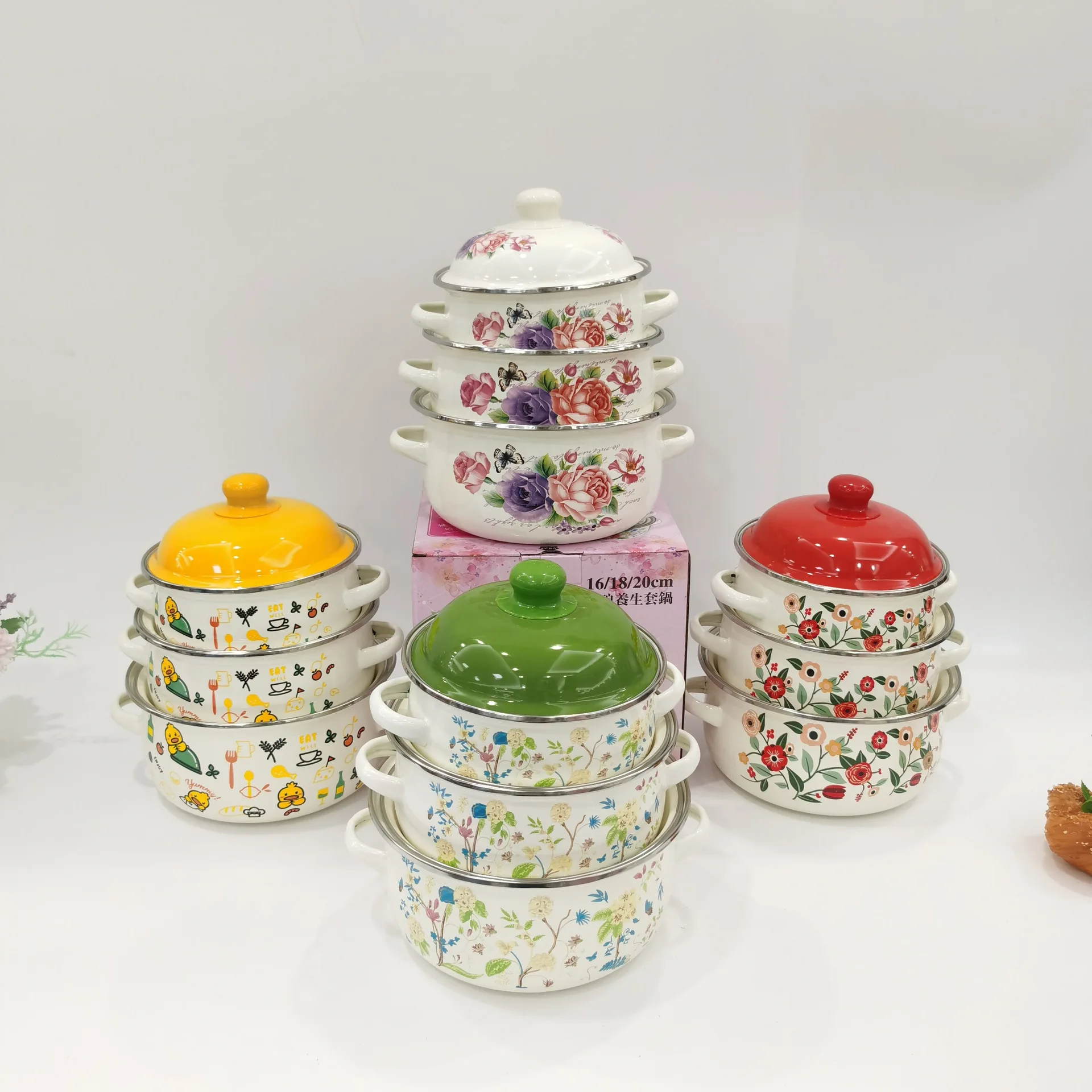 Emaillierte Töpfe und Pfannen, Set aus Töpfen und Pfannen, drei Sätze Suppentöpfen, Eintopf, Suppe, Kochen, Nudeln, Baby-Ergänzungsmittel, Küchenkochgeschirr Image