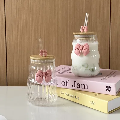 1Pc Glass with Lid and Straw, Elegant Bow Girl's Glass Cup, Wavy Glass with Lid, Stripesd Glass Cup for Home Decoration, Home Drinking Water, Breakfast Cup, Milk Cup, Afternoon Tea Coffee Cup,
