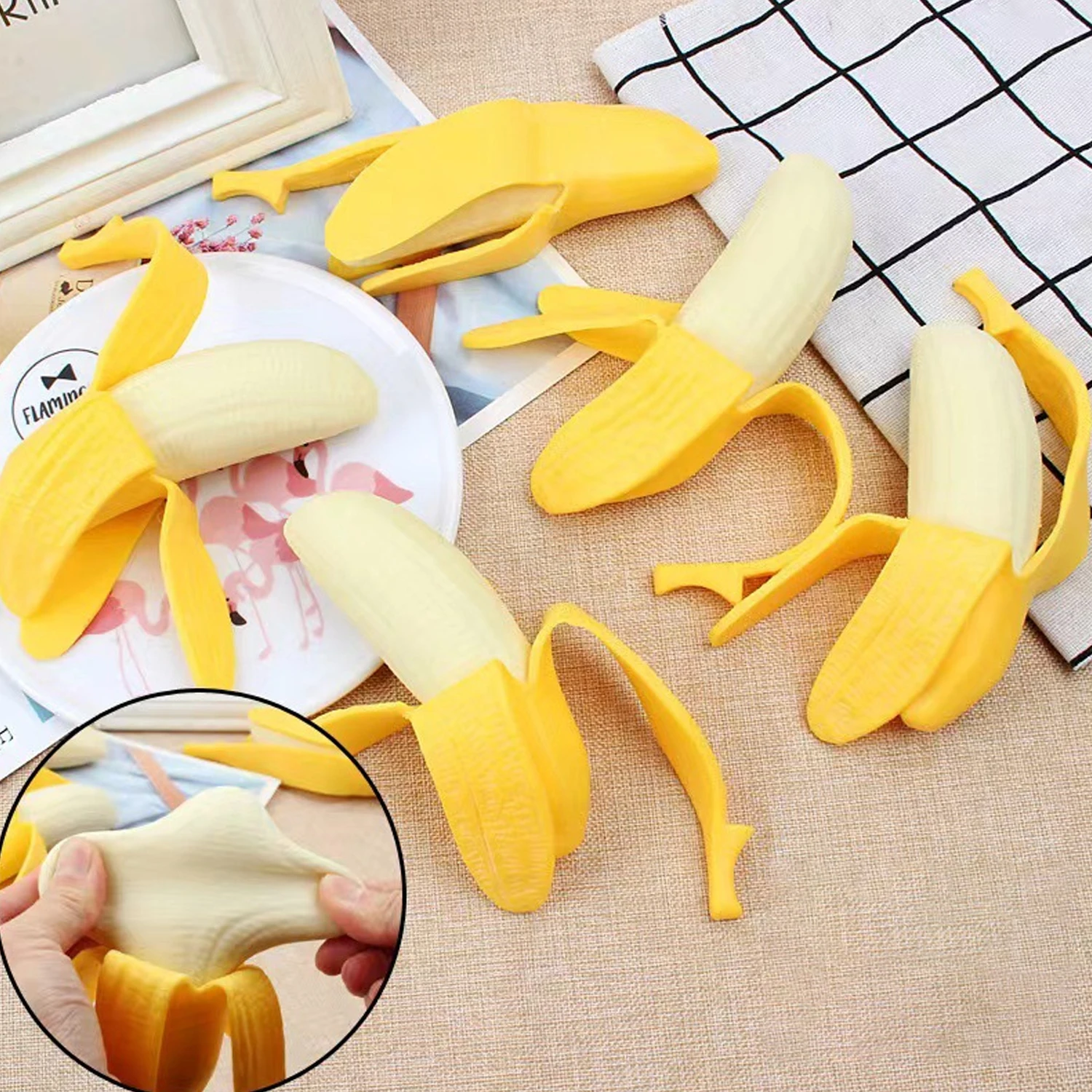 Simulierter Banana Pinch Music Release Stress Relieving Artefakt Slow Rebound Stress Relieving Banana Peel Mock Trick Image