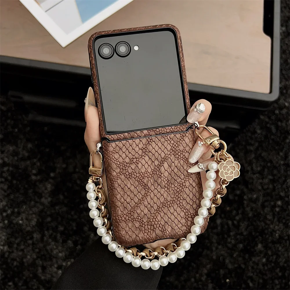 Snake Pattern PU Leather Cover For Motorola Razr 50 60 Ultra Razr+ 2024 2025 Razr 60 Razr 50 Ultra Phone Case Wrist Strap