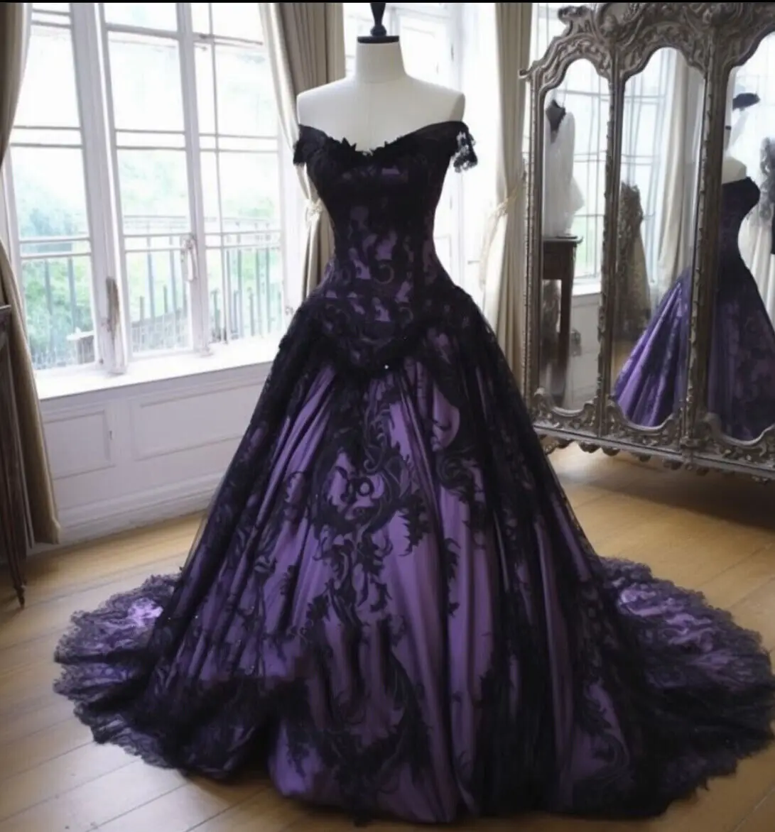 Gothic-Hochzeitskleid in Schwarz und Lila, schulterfrei, Brautkleider, Spitzenapplikationen, Korsett, Abschlussball, Ballkleid, individuell gestaltet