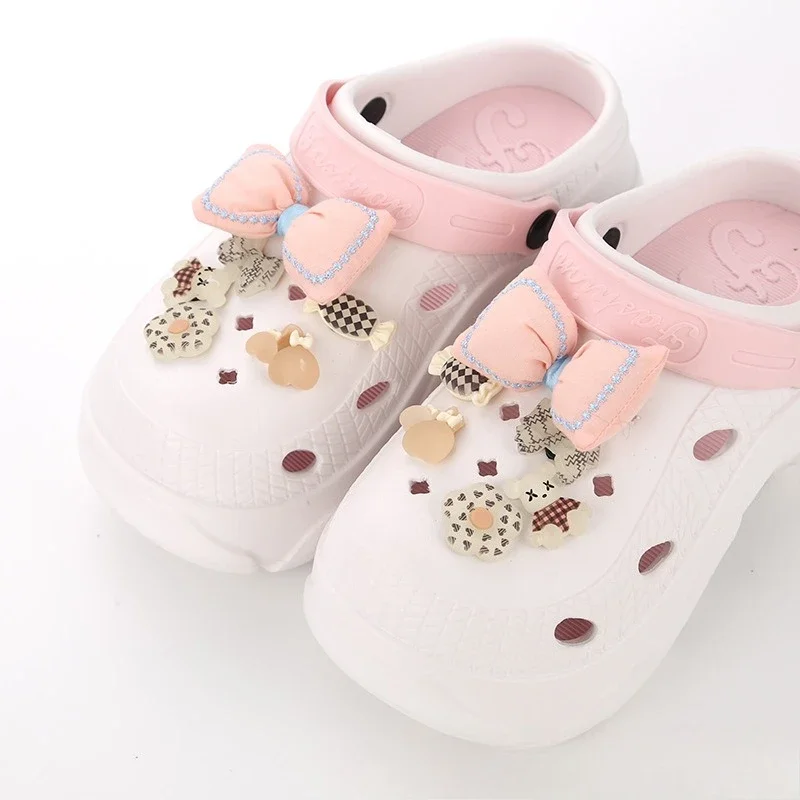 12 Stücke DIY Heißer Verkauf Loch Schuhe Schuh Schnalle Zubehör Abnehmbare DIY Material Cartoon Bogen Candy Bär Schuh Blume Großhandel