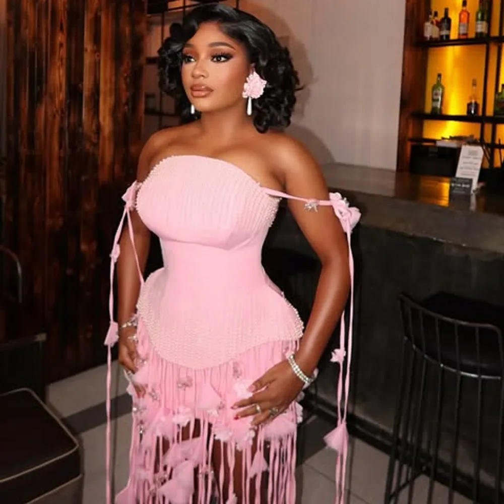 Rosa wunderschöne Meerjungfrau-Abschlussballkleider mit Schleifen, Bändern, Quasten, großen Perlen, Abendkleid für afrikanische Frauen, sexy Hochzeitsgastkleid