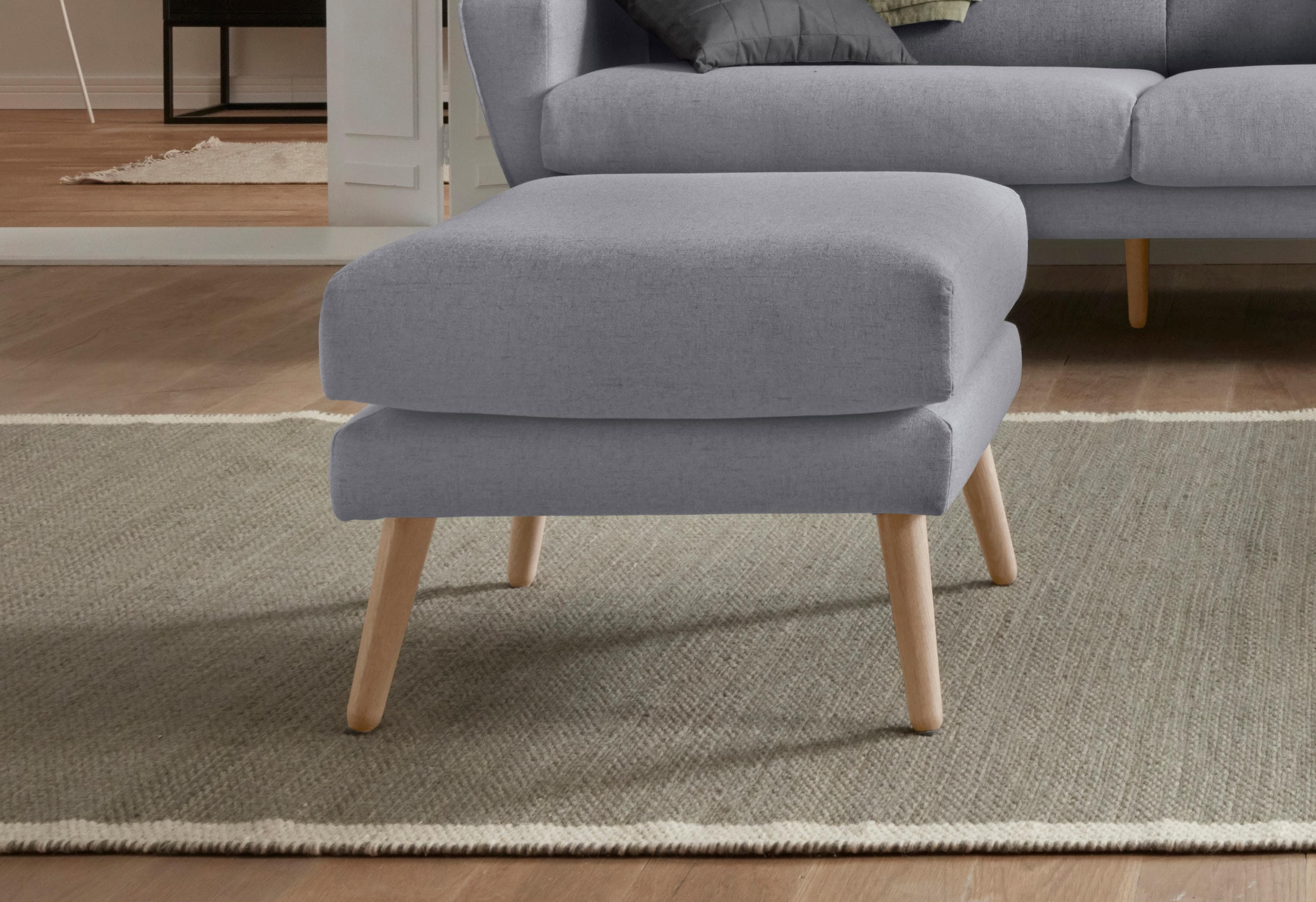 Hocker ANDAS "Bille", grau (hellgrau), B:58cm H:45cm T:58cm, Struktur (100% Polyester);Struktur fein (100% Polyester);Samtoptik (100% Polyester);Luxus-Microfaser weich (100% Polyester), Hocker, Sitzhocker, mit Eiche-Beinen, Design by Morten Georgsen