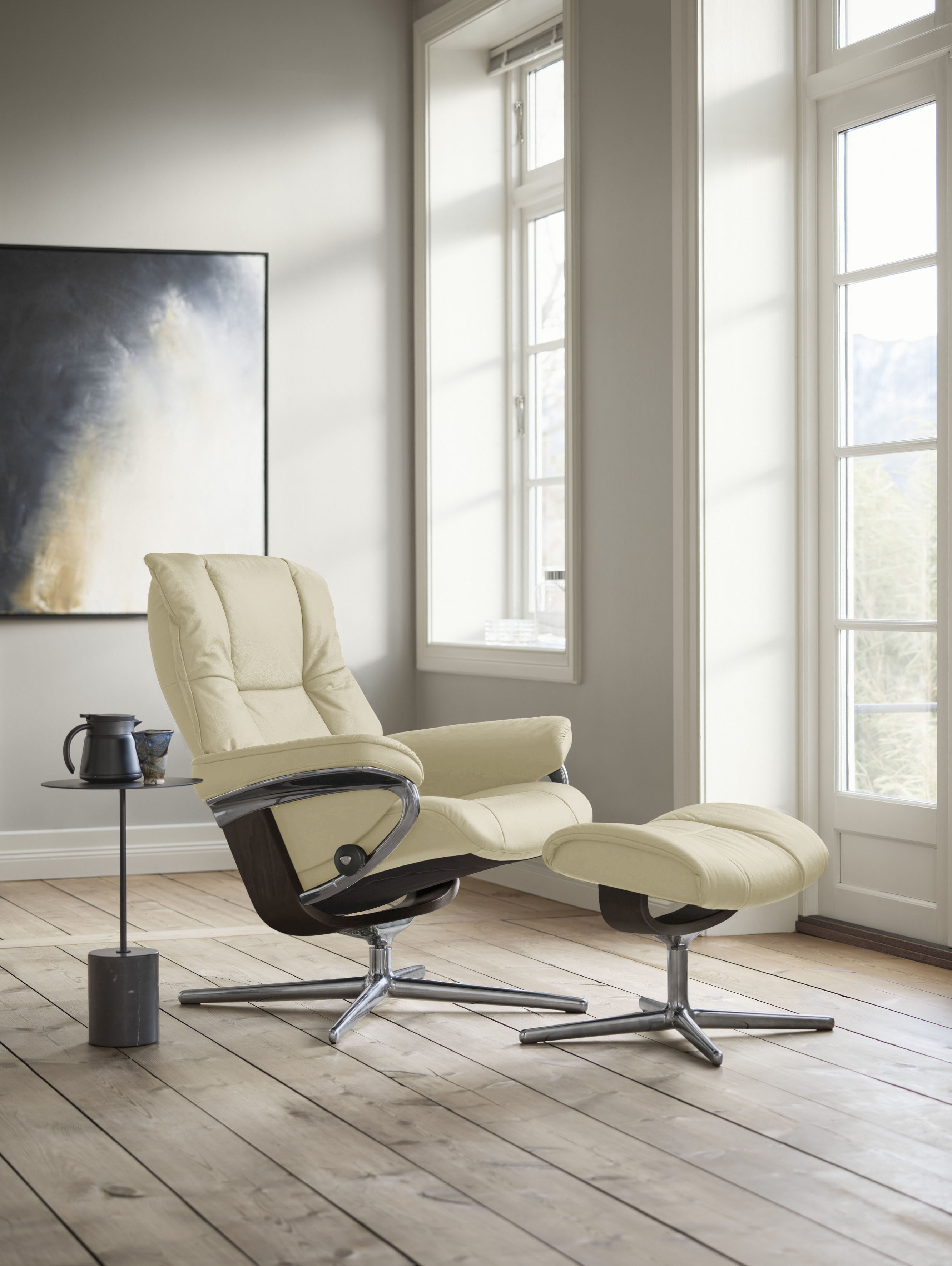 Relaxsessel STRESSLESS "Mayfair", beige (vanilla paloma), B:83cm H:102cm T:74cm, Leder PALOMA: PALOMA ist ein durchgefärbtes Semianilin-Möbelleder mit natürlicher Narbung., Sessel, Relaxsessel, mit Hocker, mit Cross Base, Größe S, M & L, Holzakzent...