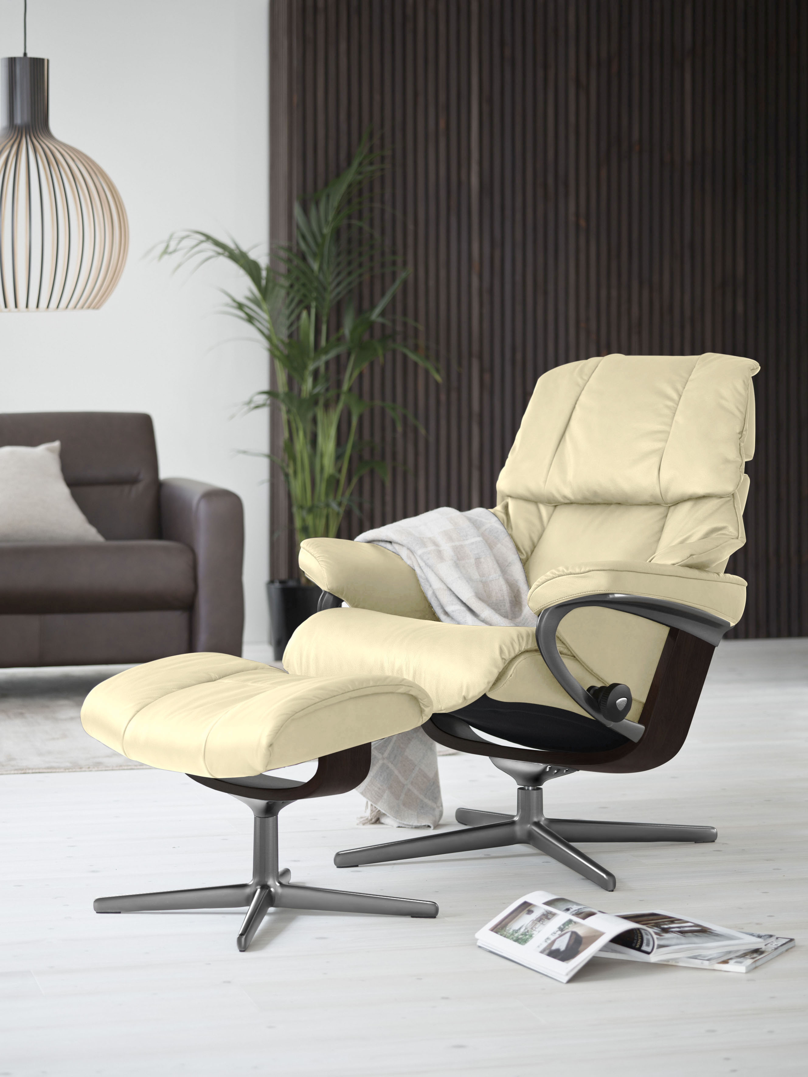 Relaxsessel STRESSLESS "Reno", beige (vanilla paloma), B:83cm H:100cm T:76cm, Leder PALOMA: PALOMA ist ein durchgefärbtes Semianilin-Möbelleder mit natürlicher Narbung., Sessel, mit Hocker, mit Cross Base, Größe S, M & L, Holzakzent Braun