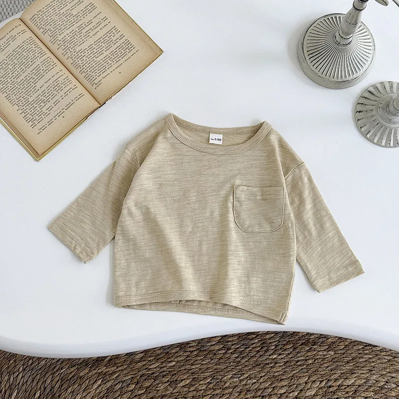 Herbstliches Baby-Langarmshirt aus strukturierter Baumwolle, minimalistisches Hemd mit Tasche, 6 Monate bis 3 Jahre, geschlechtsneutrale Herbst-Kleinkindkleidung Image