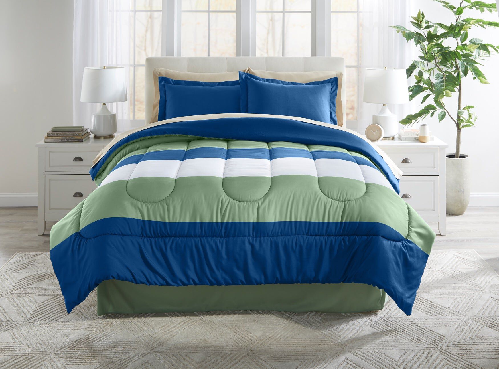 BH Studio Reversible Comforter by BH Studio in Navy Sage (Size TWIN)