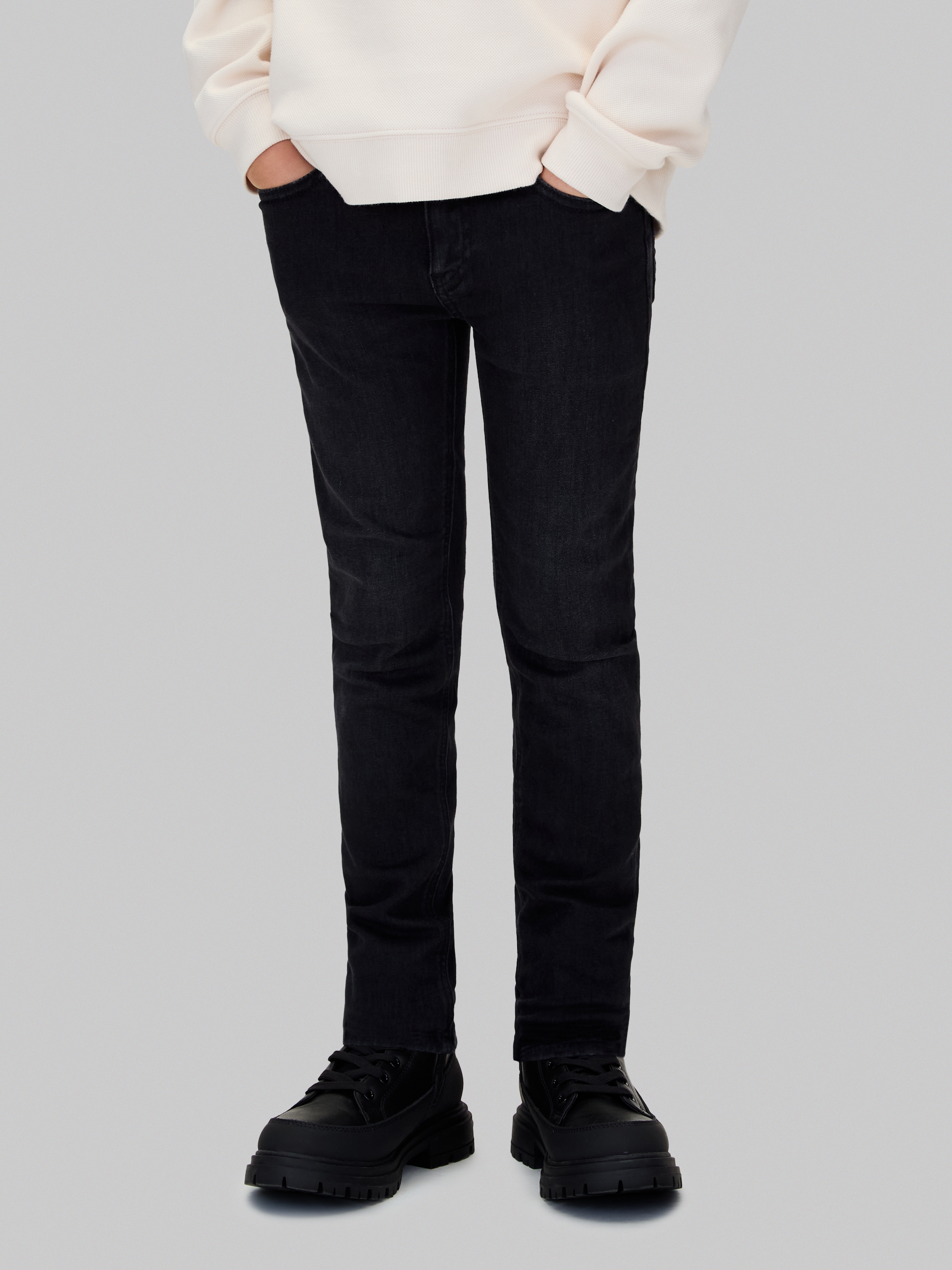 Slim-fit-Jeans CALVIN KLEIN JEANS "SLIM ESS", Jungen, Gr. 16 (176), N-Gr, schwarz (washed schwarz cf), Denim/Jeans, Obermaterial: 89% Baumwolle, 8% Elastomultiester, 3% Elasthan, unifarben, Casual, slim fit lang, Jeans, für Kinder bis 16 Jahre,... Image