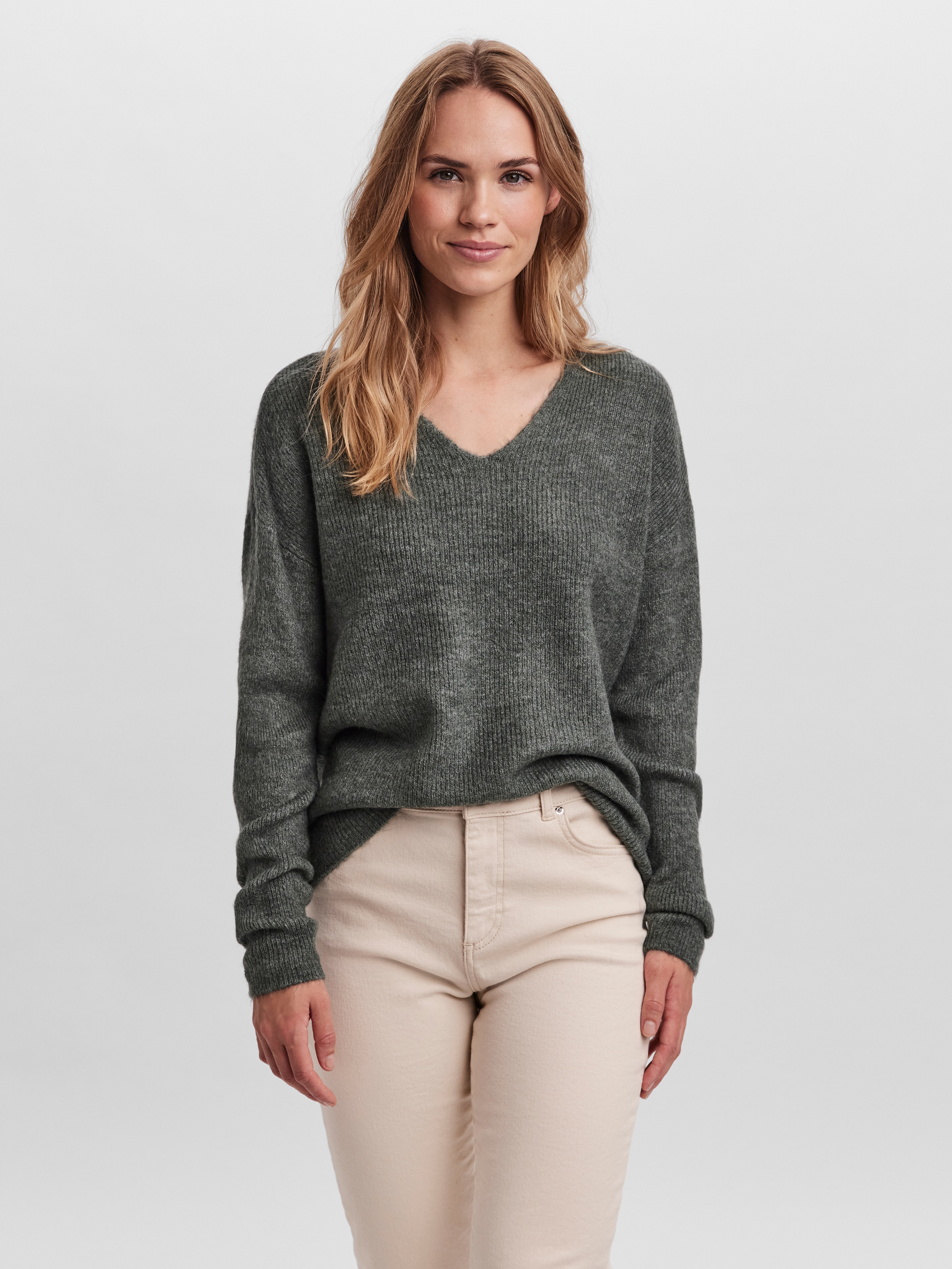V-Ausschnitt-Pullover VERO MODA "VMCREWLEFILE LS V-NECK BLOUSE NOOS", Damen, Gr. M, grün (balsam grün detail:melange), Strick, Obermaterial: 70% Polyacryl, 27% Nylon, 3% Elasthan, meliert, regular fit hüftlang, V-Ausschnitt, Rippstrickbündchen,...