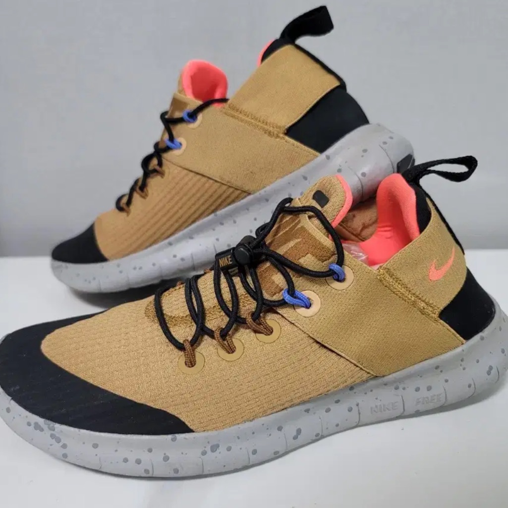 Nike Shoes | Women’s Nike Nike Free Rn 230 Fit 2 Khaki And Black Athletic Shoes | Color: Black/Tan | Size: 8.5