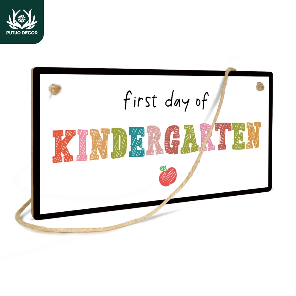 Putuo Decor 1-teiliges Holzschild zum Aufhängen, Geschenk für den ersten Kindergartentag, Wanddekoration für das Schulklassenzimmer, Geschenk für die Schulanfangssaison Image